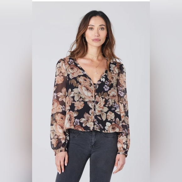 saltwater LUXE Tops - Saltwater Luxe Kaitlyn top V- neck Button front Floral top Size Medium
